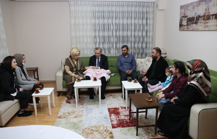 Cumhurbaşkanı Erdoğan Ümraniye'de bir ailenin iftarına konuk oldu