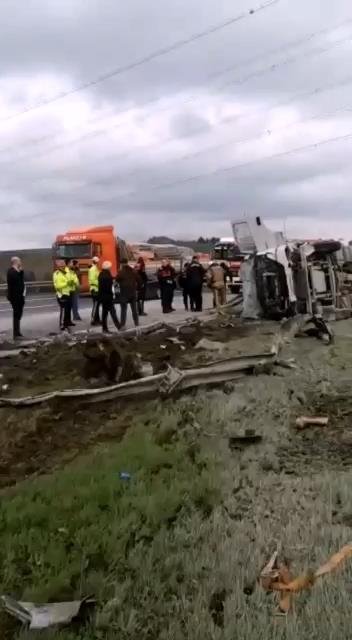 Devrilen tankerin şoför ağır yaralandı