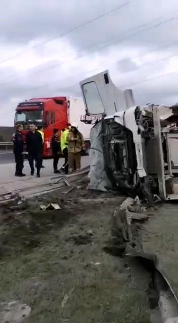 Devrilen tankerin şoför ağır yaralandı