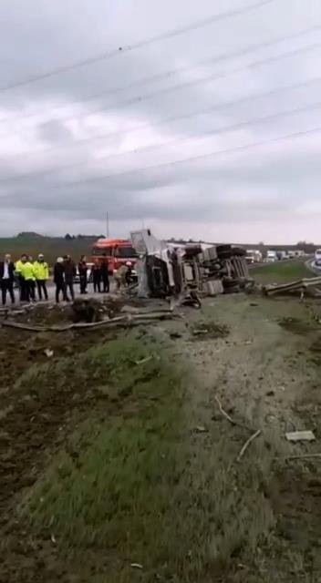 Devrilen tankerin şoför ağır yaralandı