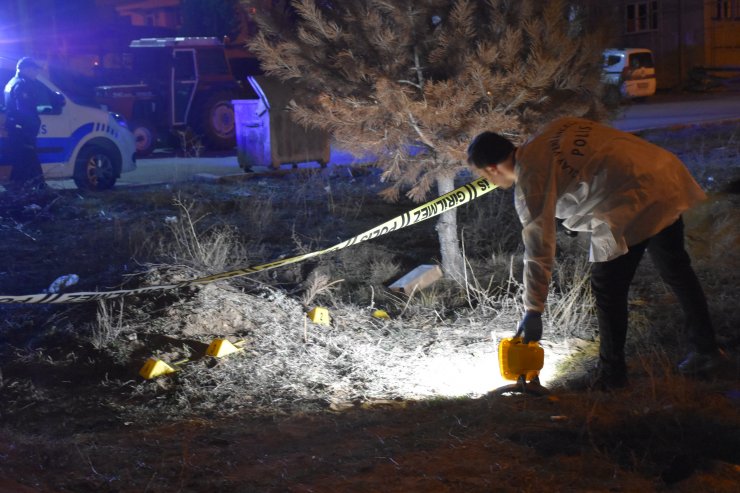 Eşi ve husumetlisini yaralayıp kaçan şüpheli aranıyor