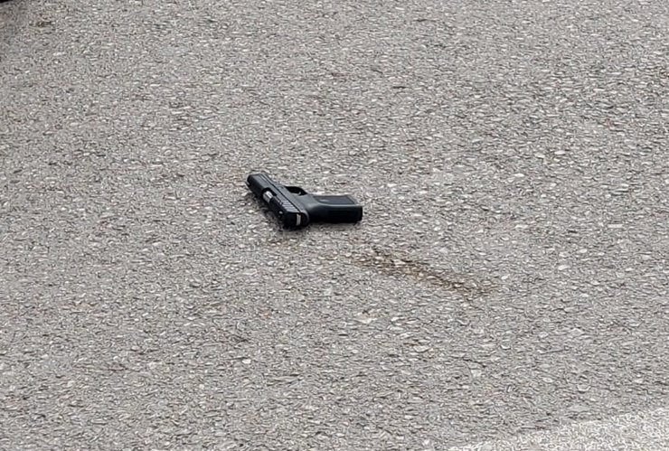 Eşine tekerlekli sandalyede sakladığı tabancayla kurşun yağdırdı