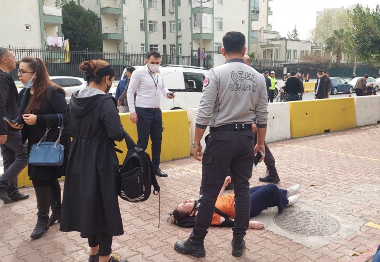 Eşine tekerlekli sandalyede sakladığı tabancayla kurşun yağdırdı