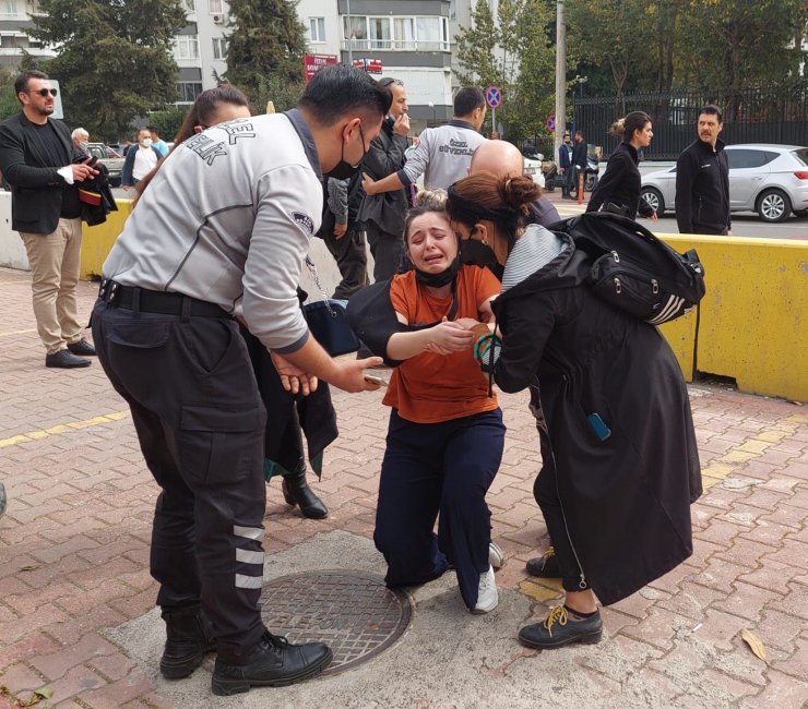 Eşine tekerlekli sandalyede sakladığı tabancayla kurşun yağdırdı