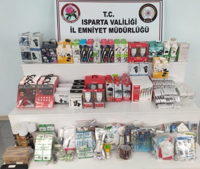 Kaçakçılık operasyonunda çok sayıda kaçak ürün ele geçirildi: 5 gözaltı