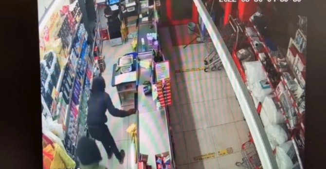 Kapkaç ve hırsızlık olayı kameralara takıldı