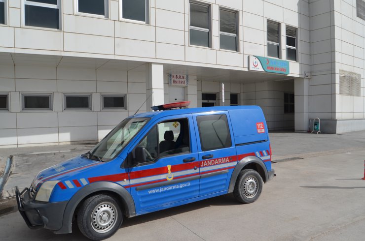 Kayınpederi ve kayınvalidesini vuran damat adliyeye sevk edildi, yakınları gazetecilere saldırdı