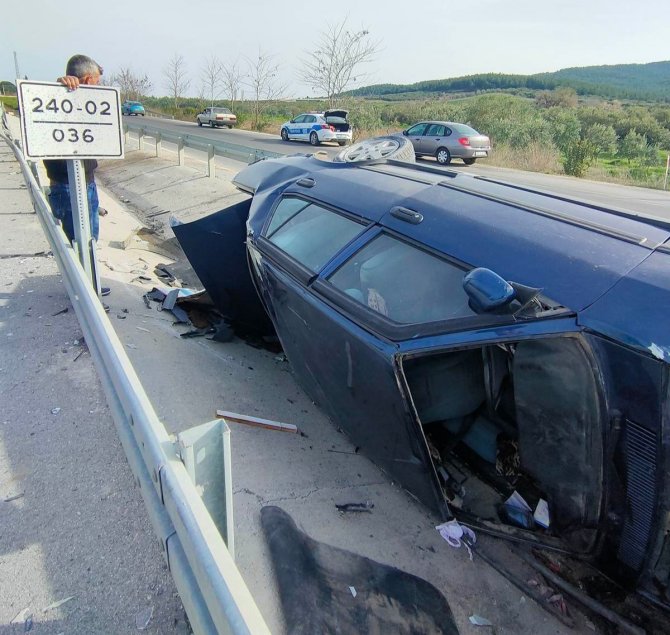 Kontrolden çıkan otomobil şarampole devrildi