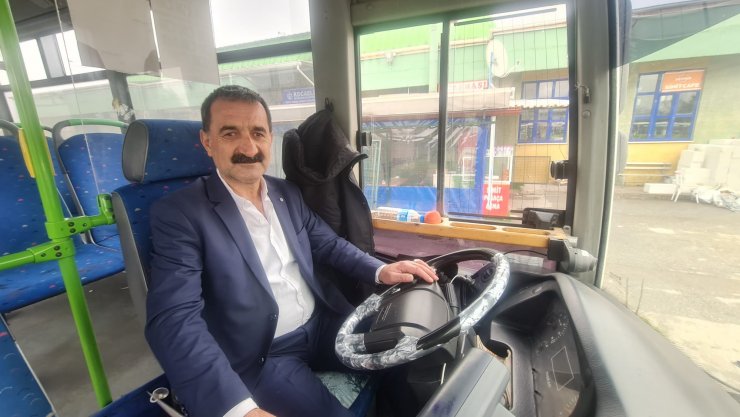 Otobüs şoförü, fenalaşan yolcuyu hastaneye yetiştirdi