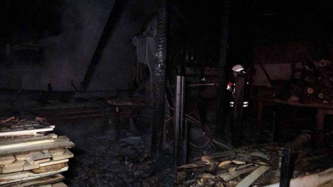 Tokat’ta kereste atölyesinde korkutan yangın