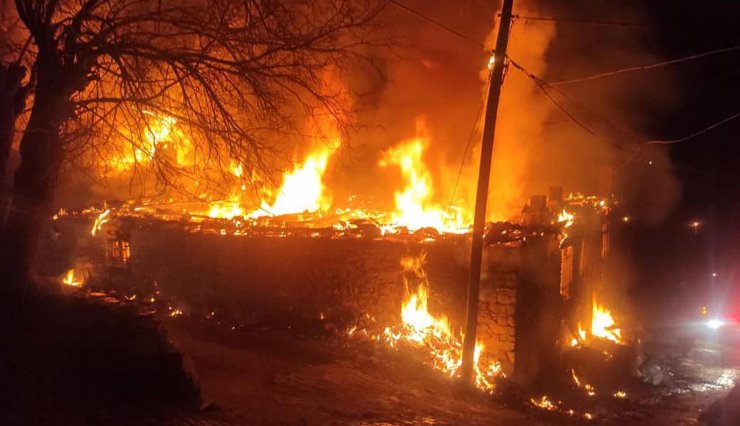 Yalnız yaşadığı evinde çıkan yangında öldü