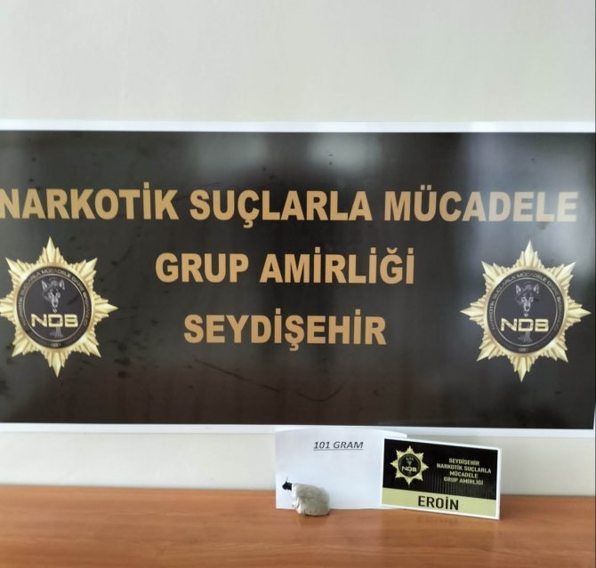 Yolcunun üzerinde eroin ele geçirildi