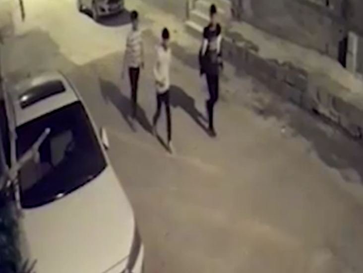 7 aracın lastiğini keserken görüntülenen 3 şüpheli yakalandı