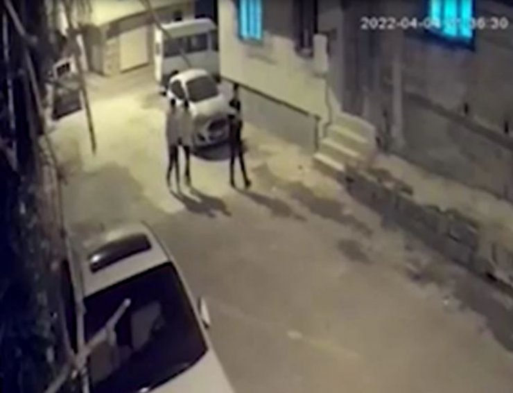 7 aracın lastiğini keserken görüntülenen 3 şüpheli yakalandı