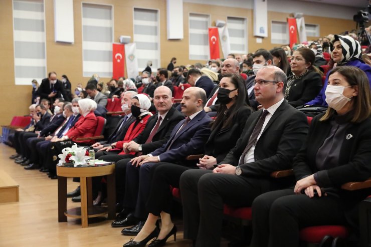 Bakan Soylu, polisler ve şehit polis yakınlarıyla belgesel izledi