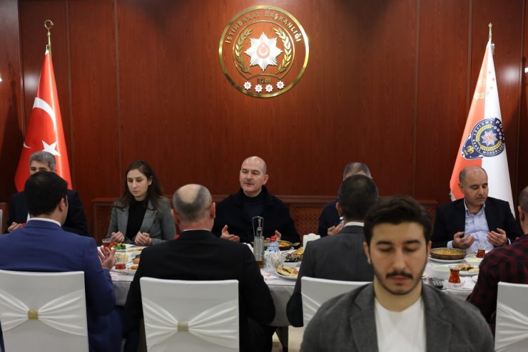 Bakan Soylu, polislerle sahur yaptı