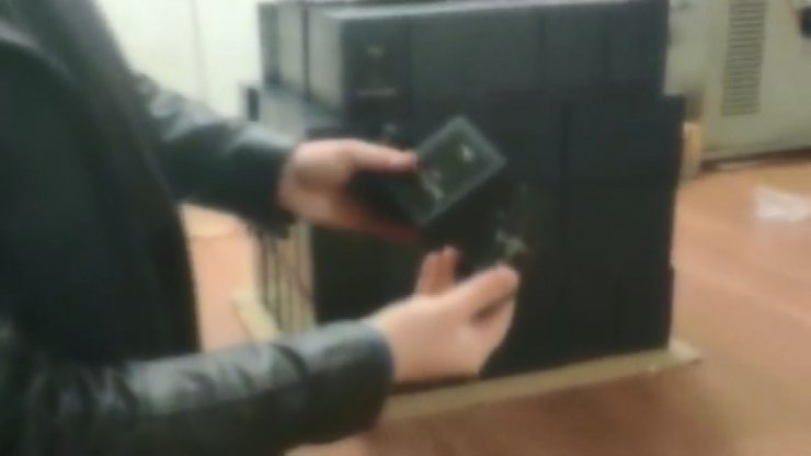 Binlerce şişe sahte pürfüm ele geçirildi