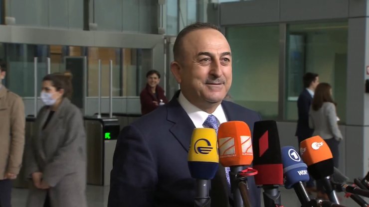 Çavuşoğlu, Brüksel'de yabancı basının sorularını yanıtladı