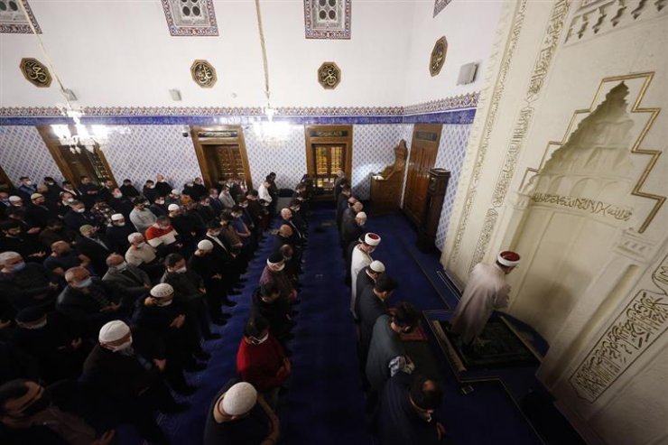 Diyanet İşleri Başkanı Erbaş, teravih namazı kıldırdı