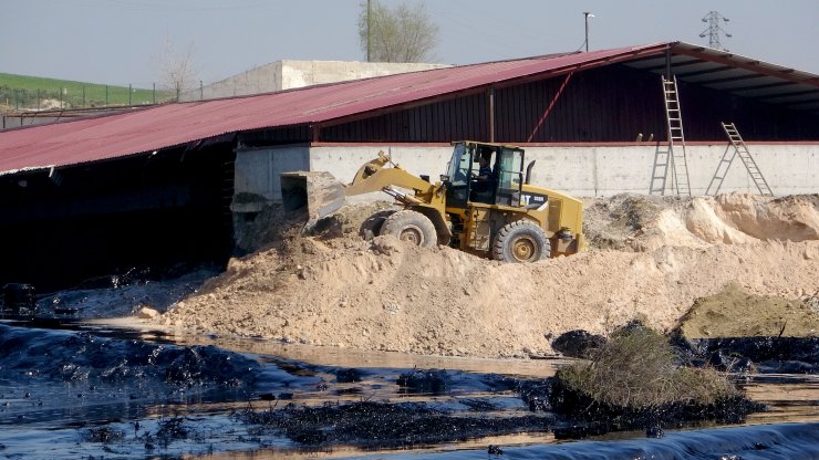 Fuel oil kazanı patladı; tonlarca yakıt çevreye yayıldı