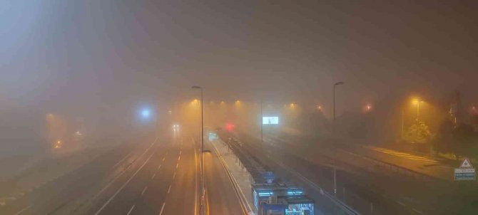 İstanbul gece sise gömüldü