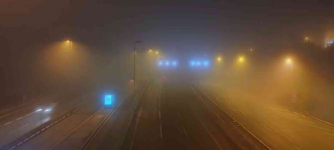 İstanbul gece sise gömüldü