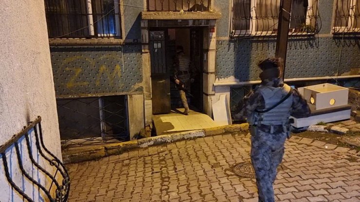 İstanbul'da uyuşturucu satıcılarına şafak baskını