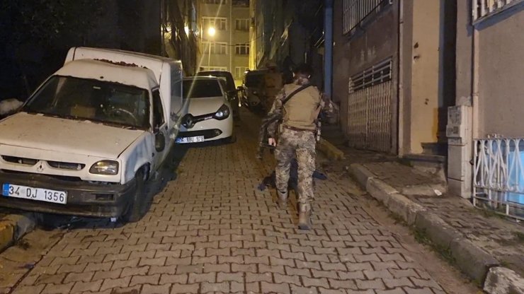 İstanbul'da uyuşturucu satıcılarına şafak baskını
