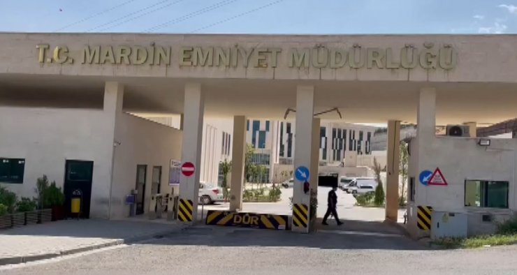 Kadının boynundaki altın kolyeyi çaldı; serbest kaldı