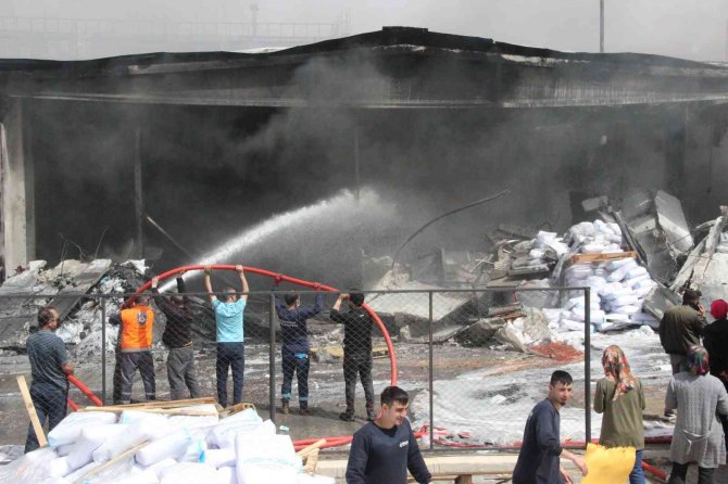 Karaman’da köpük ve plastik fabrikasında çıkan yangın söndürüldü