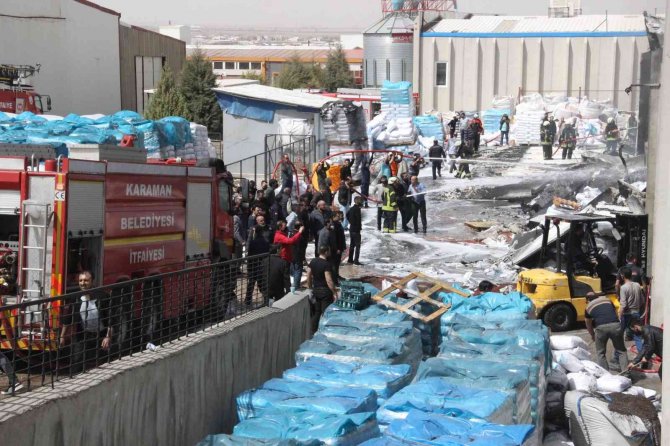 Karaman’da köpük ve plastik fabrikasında çıkan yangın söndürüldü