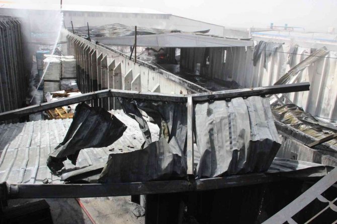 Karaman’da köpük ve plastik fabrikasında çıkan yangın söndürüldü