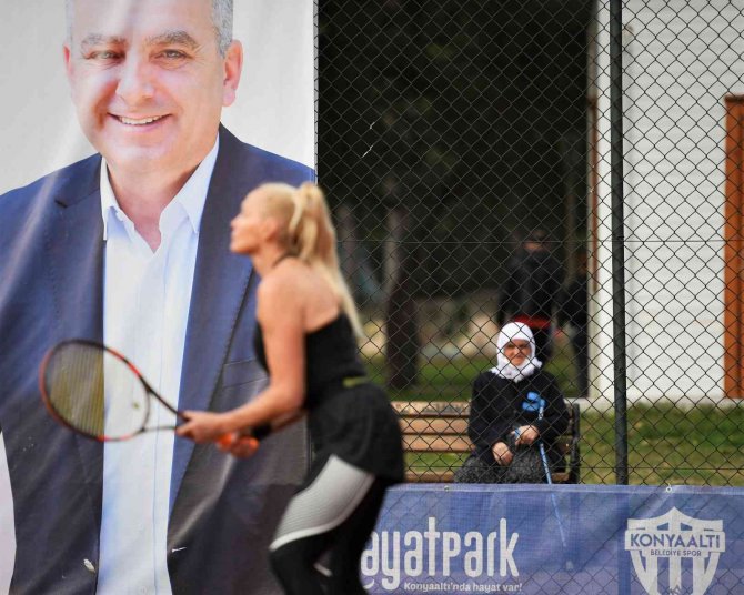 Konyaaltı’nda rekor katılımlı tenis turnuvası