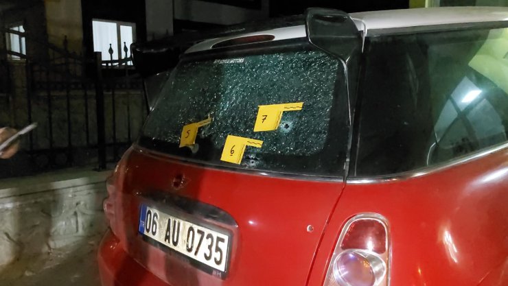 Konya'da bir kişi eski nişanlısının otomobilini kurşunladı