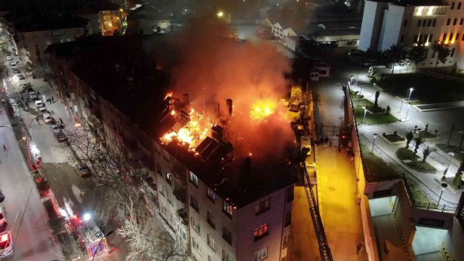 Korkutan yangın: Onlarca insan tahliye edildi