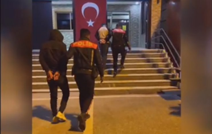 Polisten kaçmaya çalışan otomobilde eroin ele geçirildi