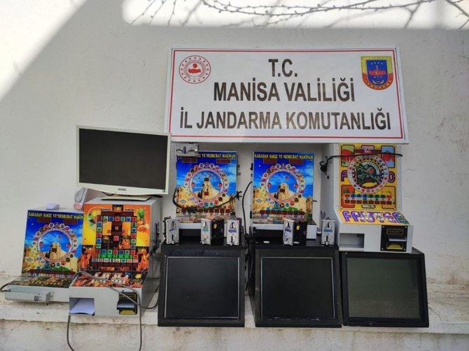 Seyyar kumarhaneciler jandarmadan kaçamadı