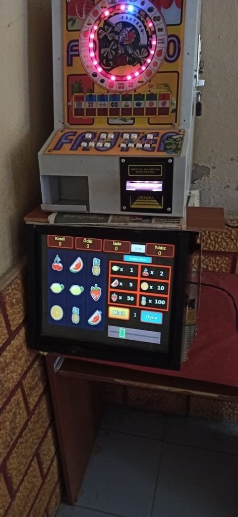 Seyyar kumarhaneciler jandarmadan kaçamadı