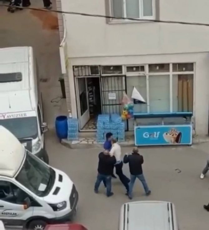 Trafikte yol verme kavgasında kan aktı