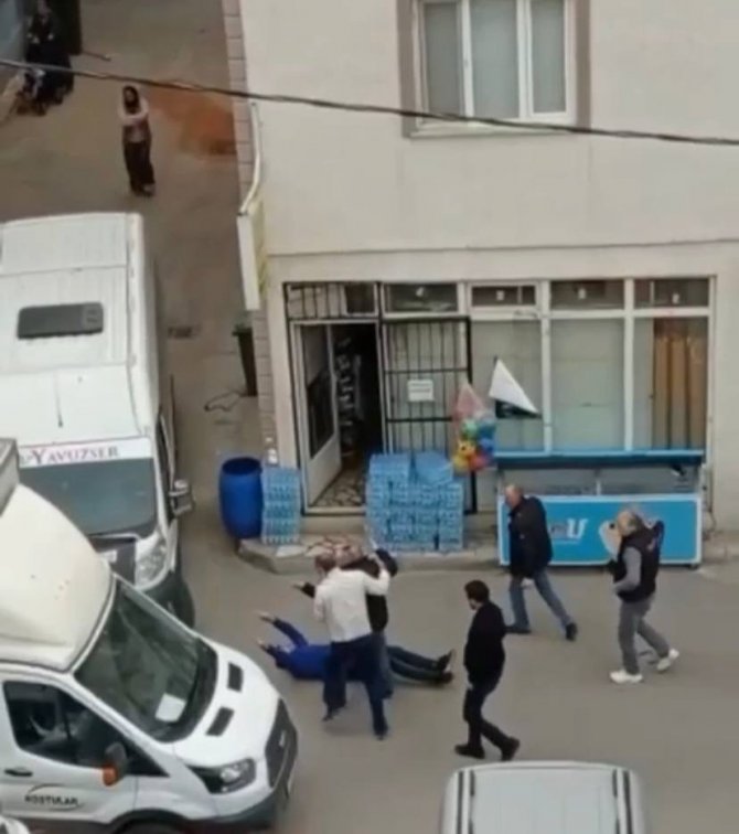 Trafikte yol verme kavgasında kan aktı