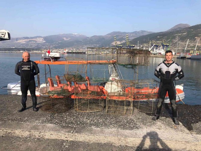 Yasa dışı balık avlamada kullanılan 35 kafes ele geçirildi