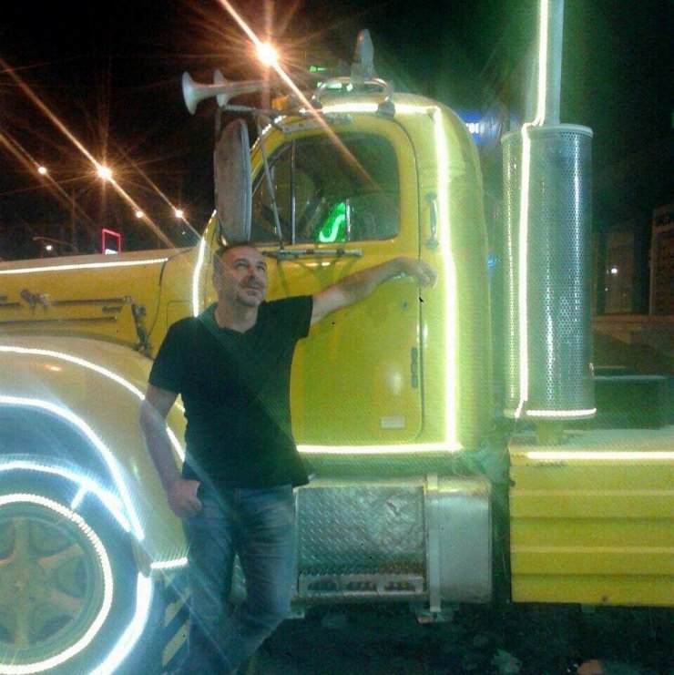 Evinde bıçaklanarak öldürüldü