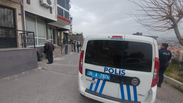Evinde bıçaklanarak öldürüldü