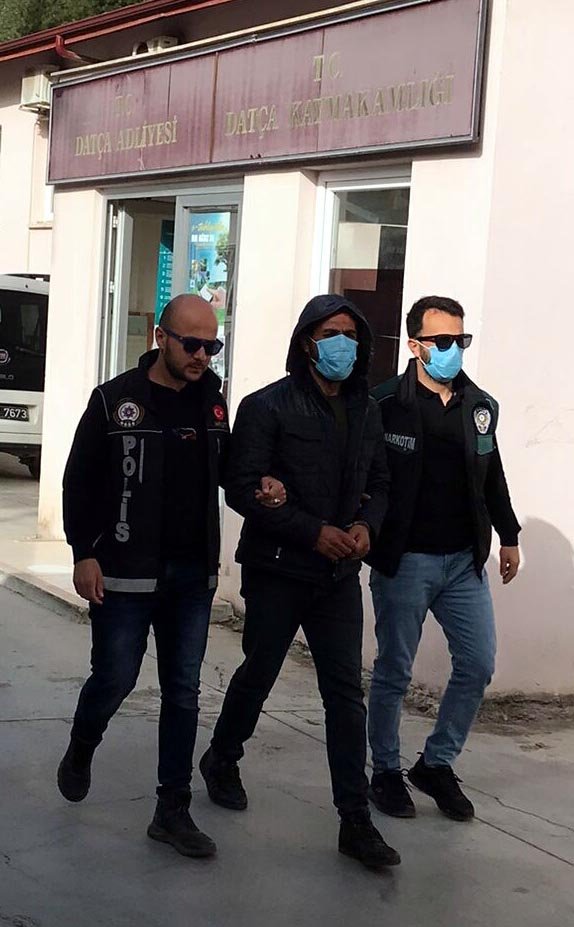 Evinde uyuşturucu satan şüpheli tutuklandı