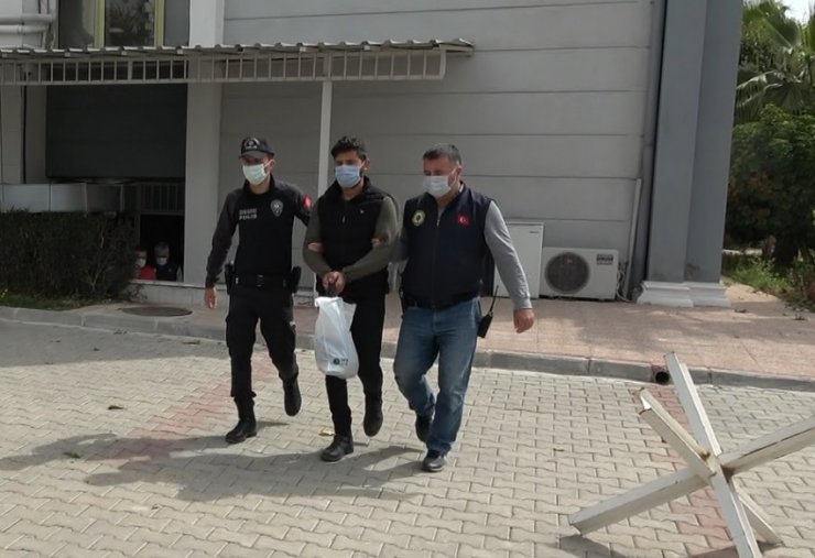 FETÖ'den gözaltına alınan 1'i  ABD'li 12 şüpheli adliyede