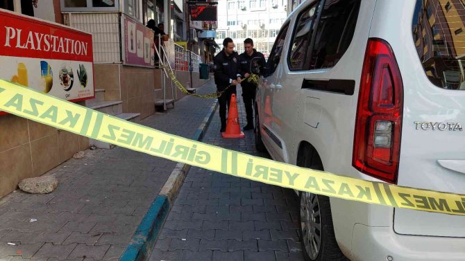 Husumetlisini bacağından vurup polise teslim oldu