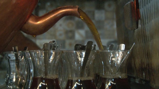 İftardan sahura közde çay keyfi pandemi sonrası devam ediyor