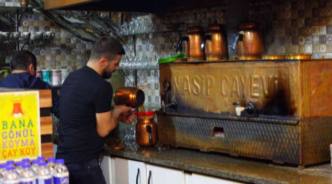 İftardan sahura közde çay keyfi pandemi sonrası devam ediyor