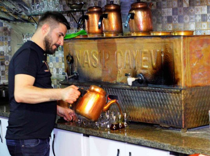 İftardan sahura közde çay keyfi pandemi sonrası devam ediyor