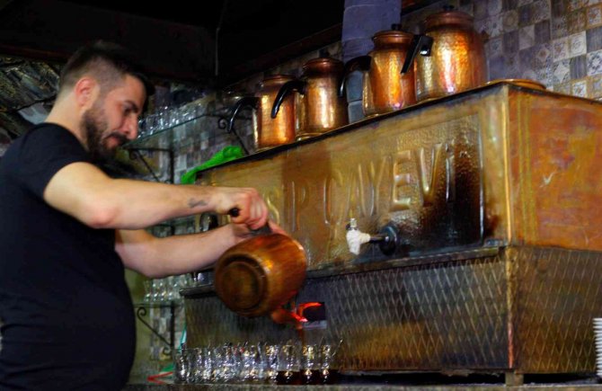 İftardan sahura közde çay keyfi pandemi sonrası devam ediyor